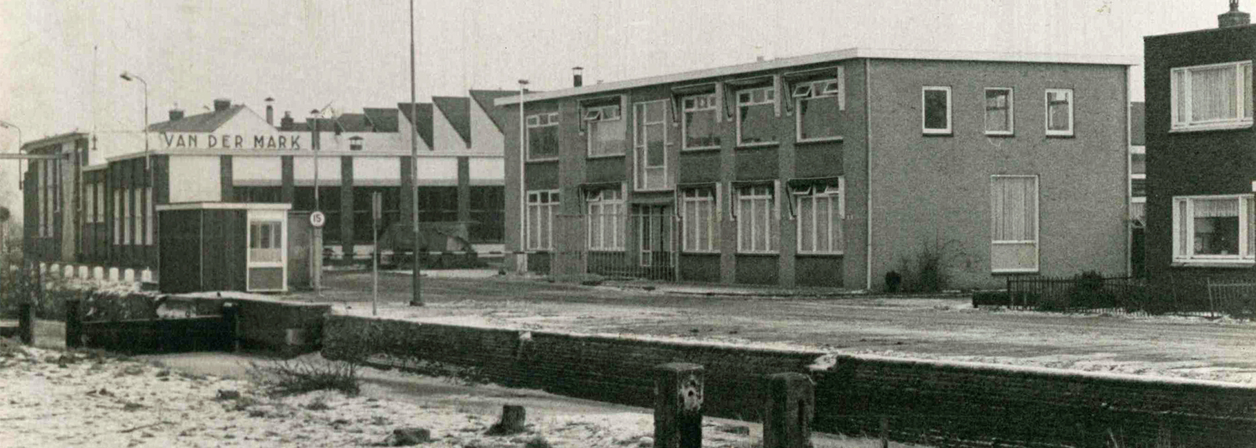 De oude panden van Van der Mark aan de Beneden Verlaat in Veendam